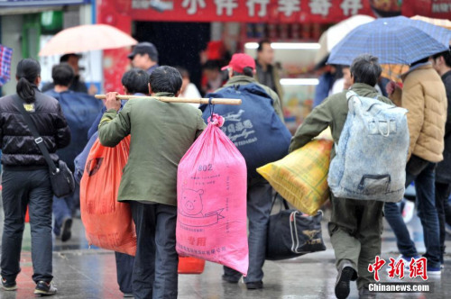 聚焦春節(jié)“恐歸族”：近鄉(xiāng)情怯，恐懼何來？(圖)